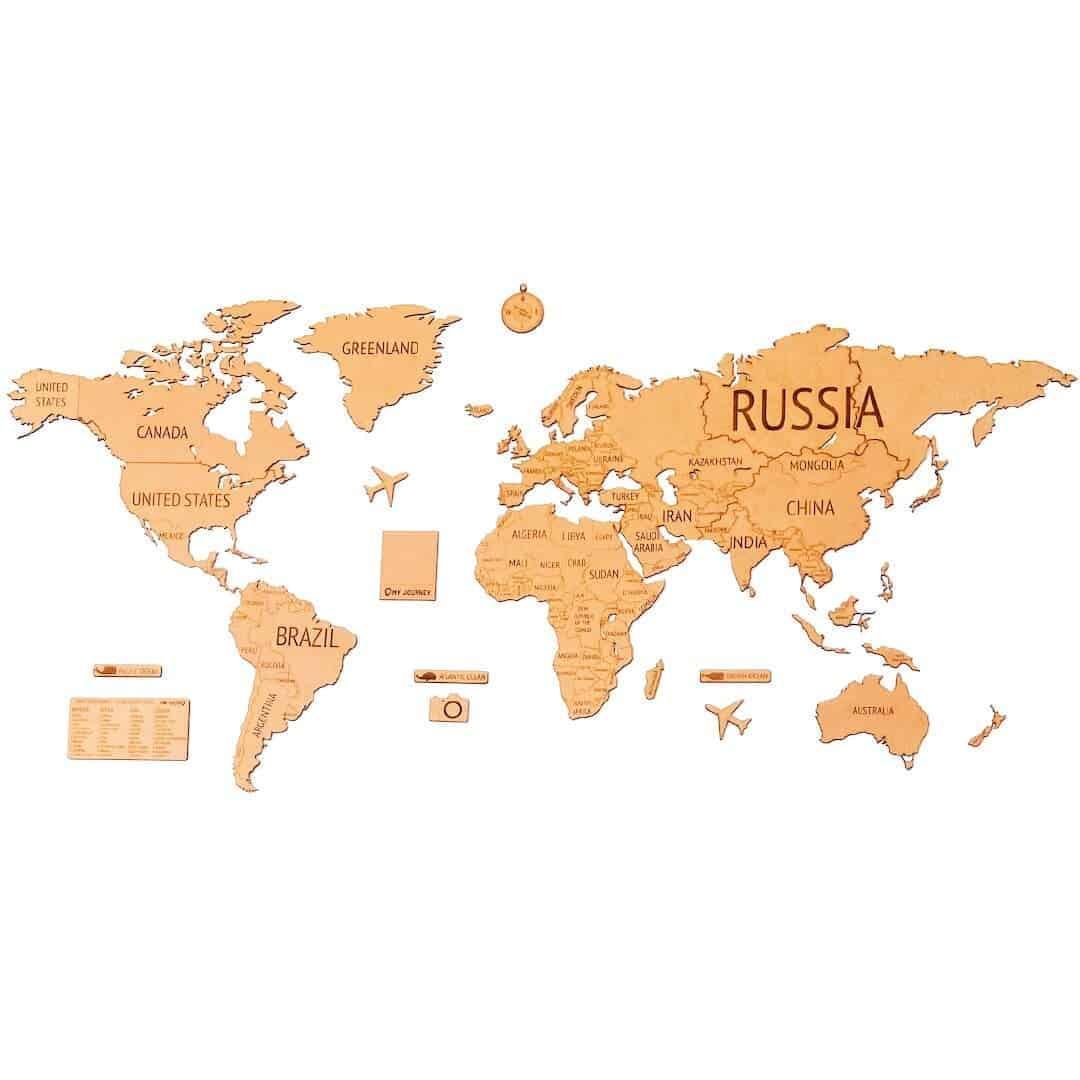 Nuestro mapamundi de madera MADEMAP Estándar, de un solo tono, sobre un fondo blanco.